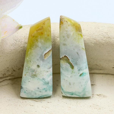 Kaboszony opal blue 24x9x4mm [para]