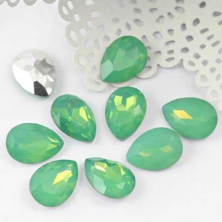 Kaboszon szklany łezka fasetowana green opal 18x13mm