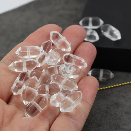 Kryształ górski zawieszka grot 20x9mm - otwór przez środek