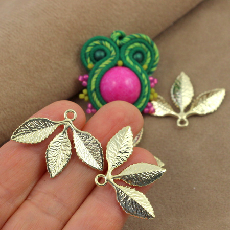 Zawieszka liść potrójny złoty 31x23mm