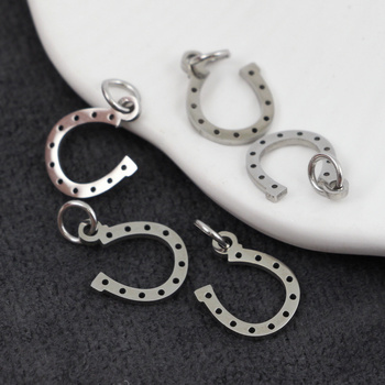 Zawieszka podkowa stal szlachetna 13x10mm