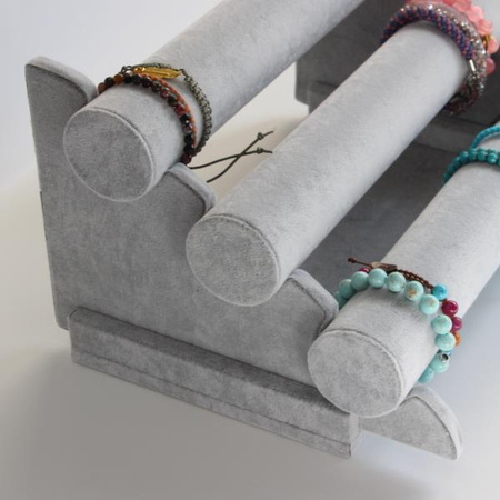 Ekspozytor stopniowy na bransoletki szary welur