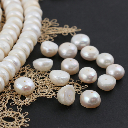 Perła słodkowodna biała półkula 10x7mm