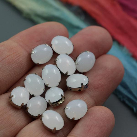 Kaboszon w oprawie owal opal 10x8mm