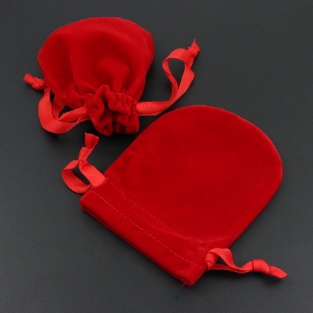 Sakiewka z weluru czerwona 12x10cm