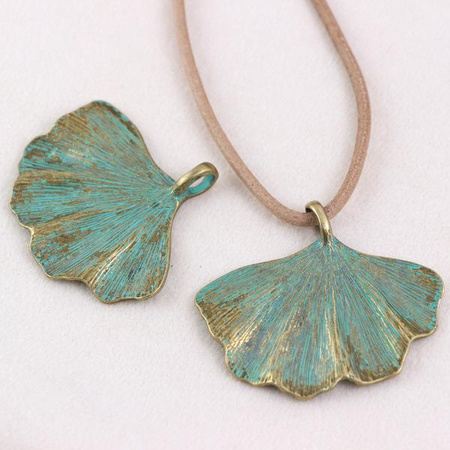 Metalowa zawieszka miłorząb / ginko liść mosiądz patynowany 52x44mm