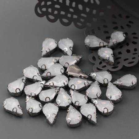 Kaboszon w oprawie łezka opal 13x8mm