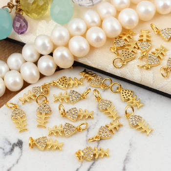 Zawieszka fishbone z cyrkoniami mosiądz złocony 11x5mm