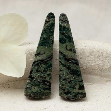 Kaboszony jaspis mszysty 39x12x4mm [para]