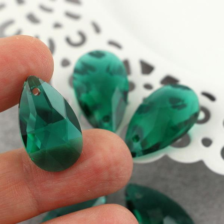 Kryształek szklany łezka fasetowana szmaragdowa 22x13mm