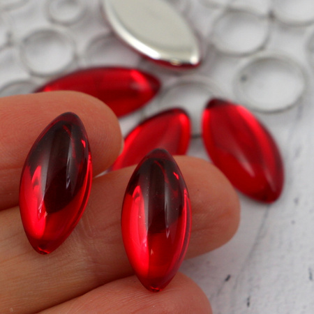 Kaboszon szklany Siam Ruby Silver Foiled wrzeciono 20x10mm