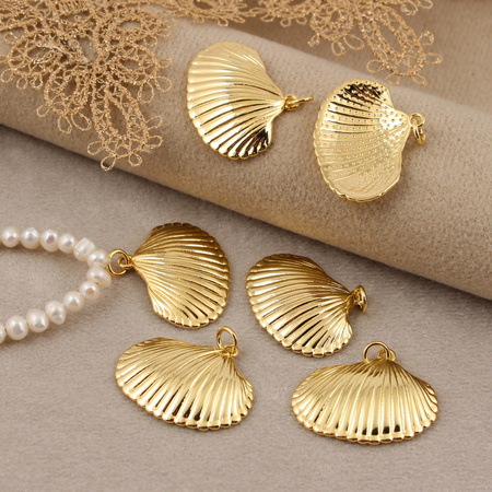 Zawieszka muszla mosiądz złocony 25x20mm