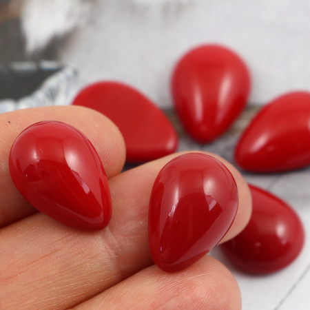 Kaboszon szklany Dk Opaque Red łezka 18x13mm