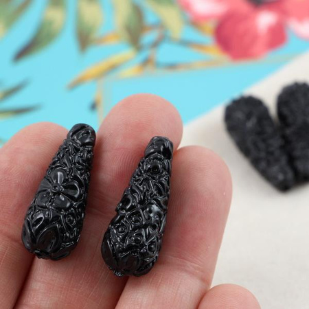 Rzeźbiona kropla czarna 28x11mm