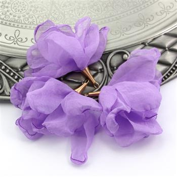 Szyfonowy kwiatek w tulejce pastelowo fioletowy 80mm