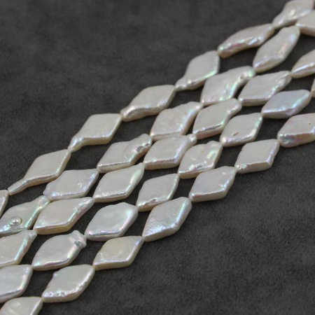 Perła słodkowodna romb biała 16x9mm