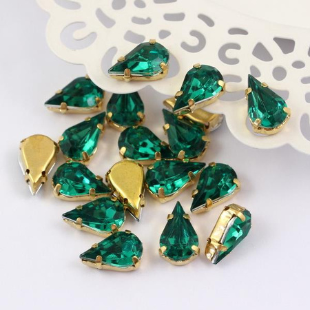 Kaboszon w oprawie łezka fasetowana zielona 13x8mm