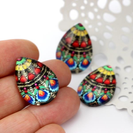 Kaboszon szklany z grafiką folkową łezka 25x18mm