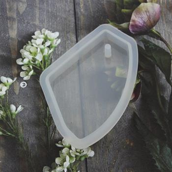 Forma silikonowa do odlewów z żywicy zawieszka tarcza 68x38mm