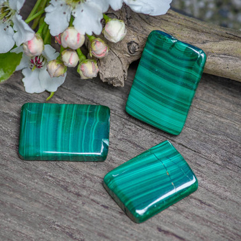 Kaboszon malachit naturalny 24-26x18mm [ze skazą]