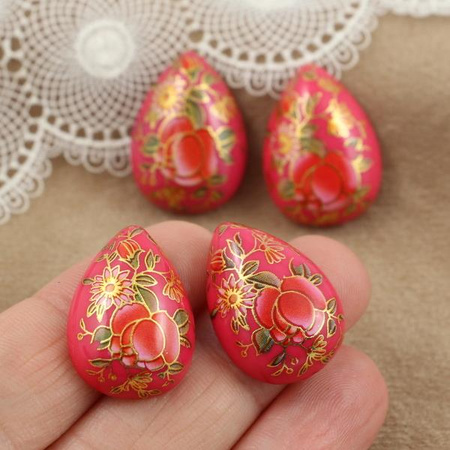 Kaboszon z żywicy różowy w kwiaty łezka 25x18mm