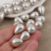 Perła seashell kropla szaro-srebrna 18x13mm