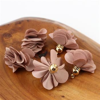 Ozdobny kwiatek w tulejce beżowy 28mm