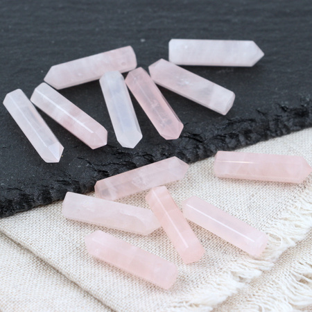 Kwarc różowy zawieszka grot 24x6mm