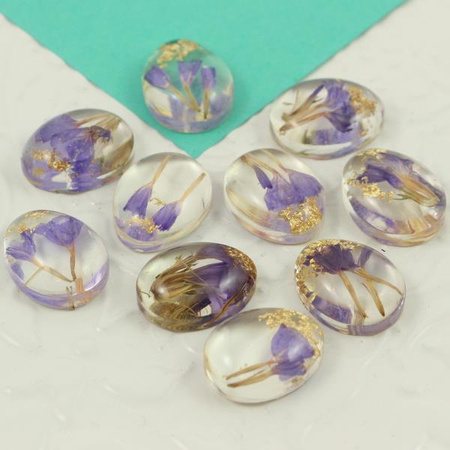 Kaboszon z żywicy zatopione kwiaty owal 20x16mm
