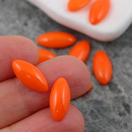 Kaboszon szklany Opaque Bright Orange wrzeciono 15x7mm