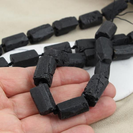 Turmalin czarny surowy wałek 16x12mm