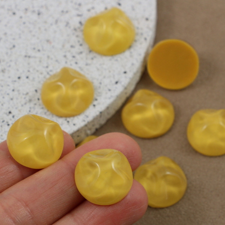 Kaboszon akrylowy moneta z falą żółta 18mm