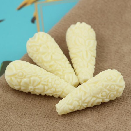 Rzeźbiona kropla kremowa 28x11mm