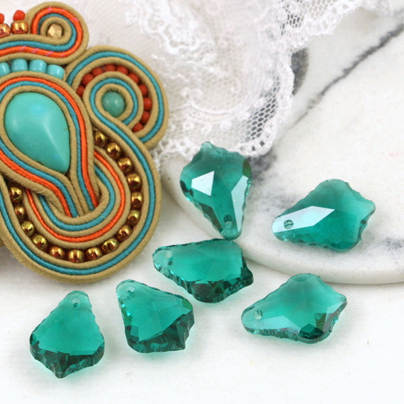 Kryształek szklany łezka barokowa fasetowana emerald 16x11mm