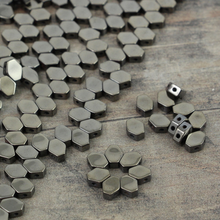 Hematyt romb brązowy dwudziurkowy 7x5,5mm