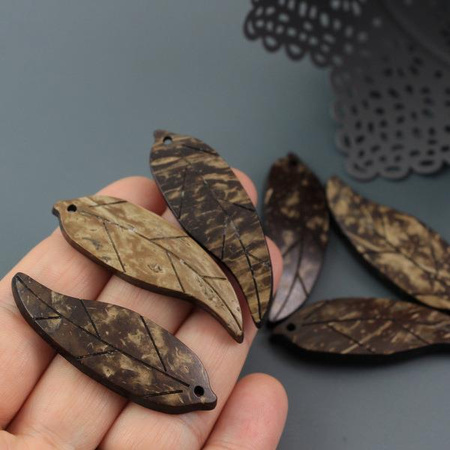 Zawieszka drewno kokosowe liść 50x17mm