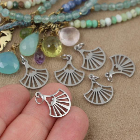 Zawieszka wachlarz stal szlachetna 17x14mm