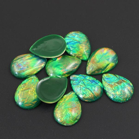 Kaboszon z żywicy łezka zielona 23x17mm