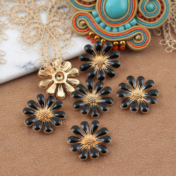 Element ozdobny kwiatek emaliowany czarny 18mm