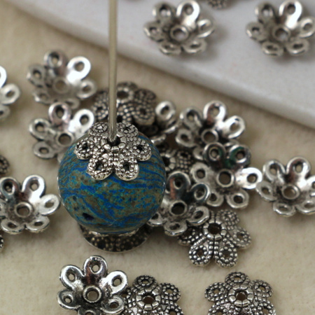 Czapeczka metalowa kwiatek srebrny 9mm