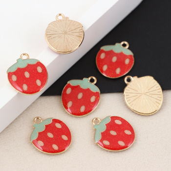 Zawieszka złota emaliowana truskawka 20x16mm