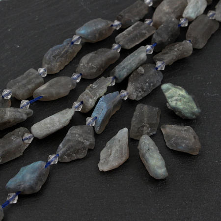 Labradoryt podłużna bryłka