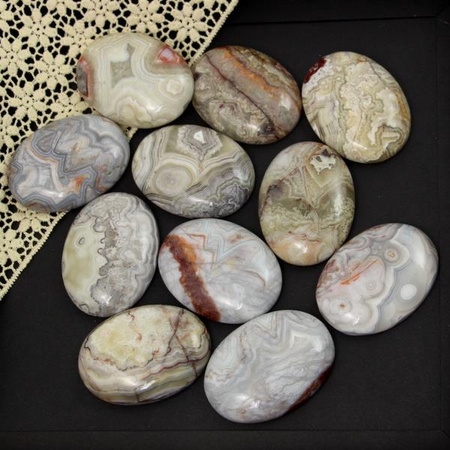 Kaboszon agat koronkowy owal 40x30mm