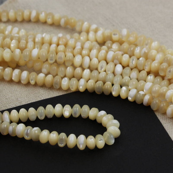 Muszla karmelowa oponka 6x4mm [sznur 39cm]