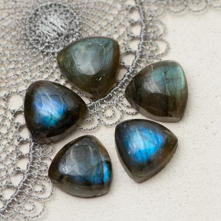 Kaboszon labradoryt trójkąt 10x10mm mix [5szt]