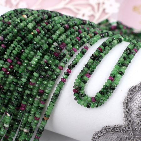 Zoizyt z rubinem oponka fasetowana 3x1,5mm [sznur 38cm]