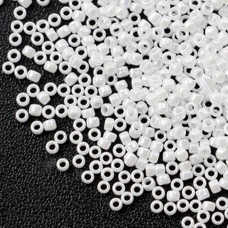 Toho Round 15/0 Opaque-Lustered White [5g]