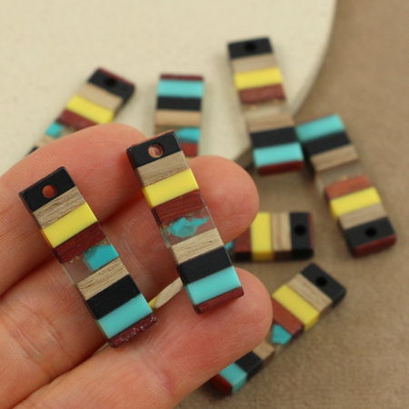 Zawieszka z drewna i żywicy prostokąt paski 30x8mm