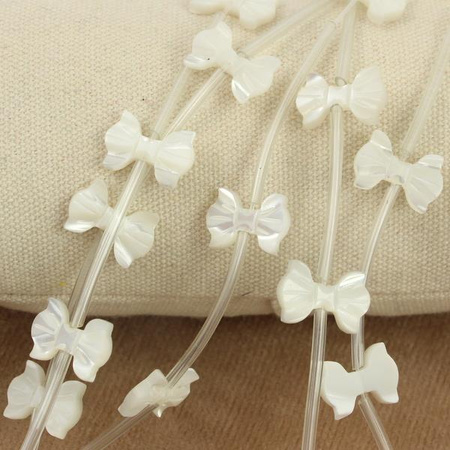 Muszla perłowa rzeźbiona kokardka 14x10mm