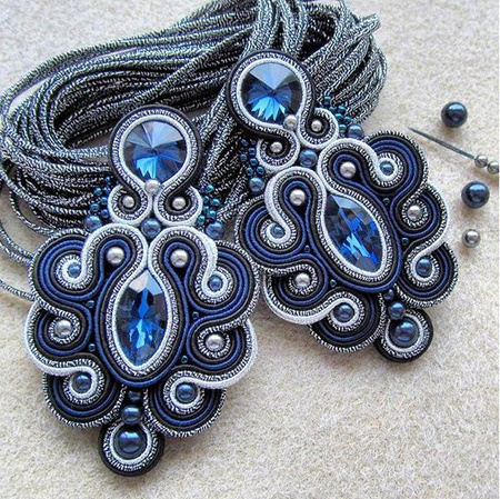 Kaboszon szklany wrzeciono fasetowane montana 18x9mm